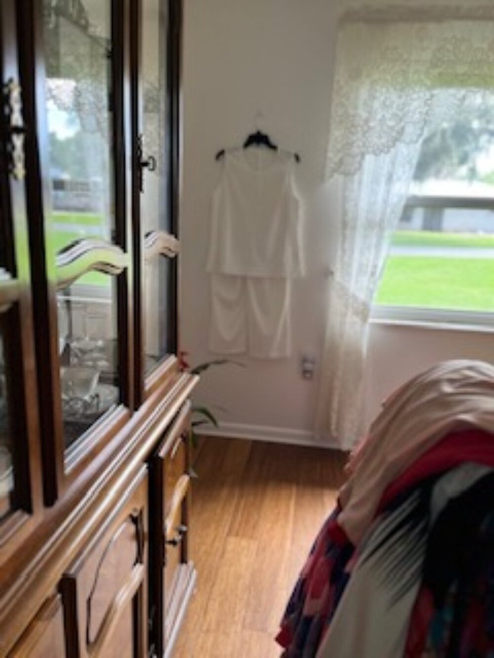 NWOT 2 PIECESCRISP CLASSY WHITE SLEVELESS TOP LONG SLACKS OUTFIT SZ LARGE